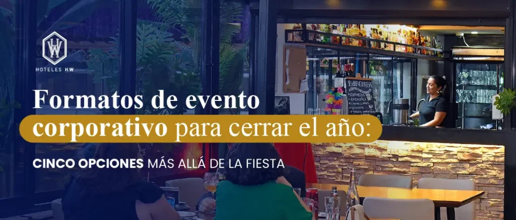 Equipo de trabajo en una jornada de planificación de fin de año en una sala de eventos corporativos en Santiago