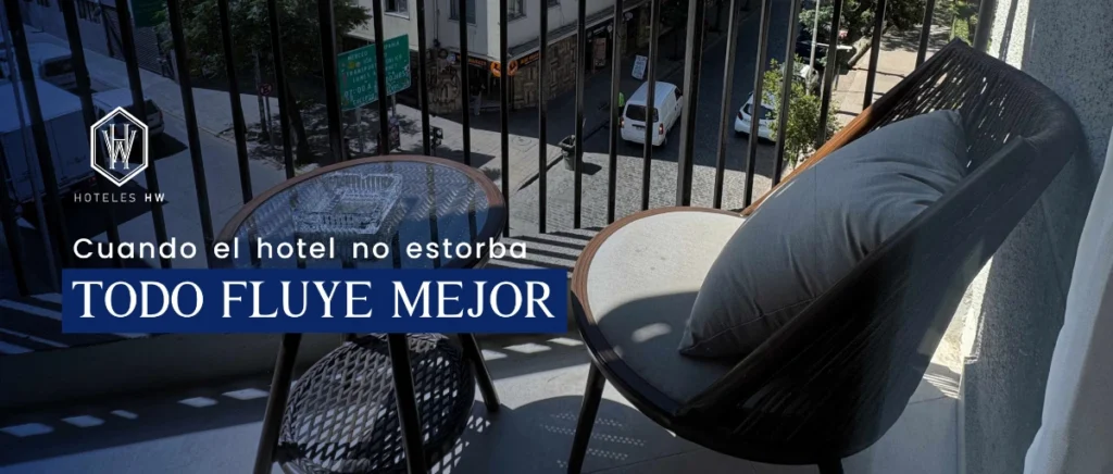 Balcón de hotel en Santiago centro que refleja una estadía cómoda y sin fricciones