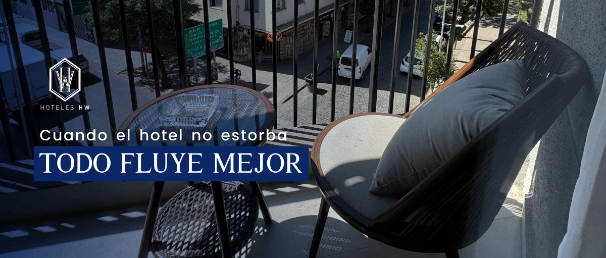 Balcón de hotel en Santiago centro que refleja una estadía cómoda y sin fricciones