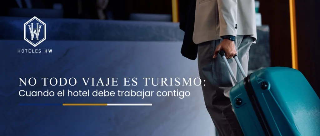 Ejecutivo con maleta de viaje ingresando a hotel para viaje de negocios – Hoteles HW
